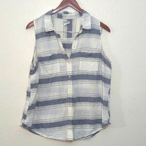 SLIGHTLY USED OLD NAVY SLEEVELESS BUTTON SHIRT HORIZONTAL STRIPES IN FRONT LARGE